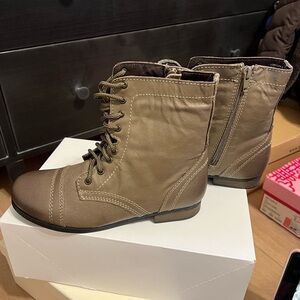 Steve Madden Girls 4 Combat Boots